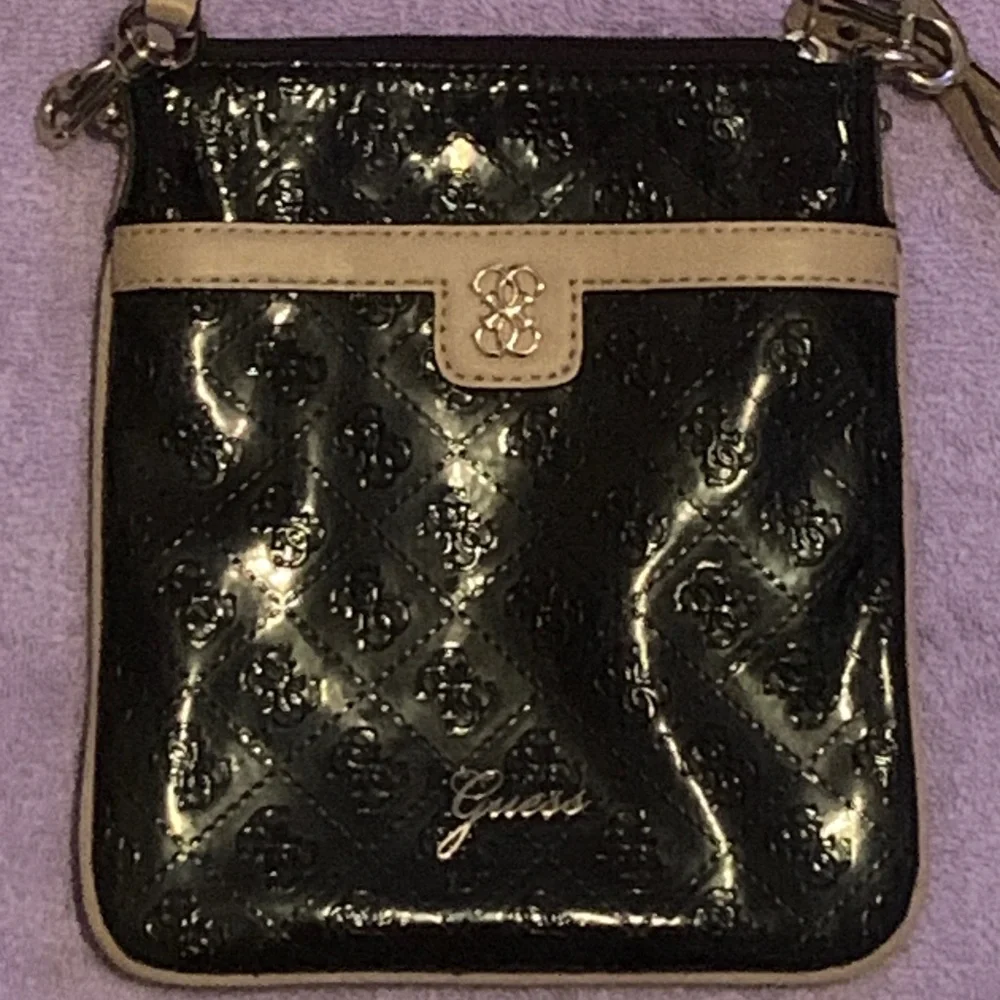 Guess Reiko Crossbody (EUC) - Picture 3 of 11